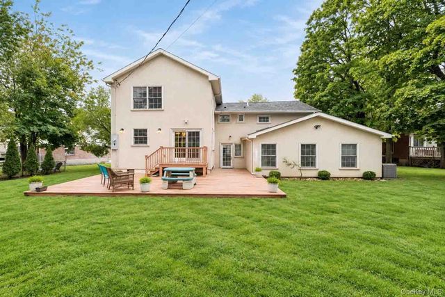 5 Phipps Lane, Plainview, NY 11803