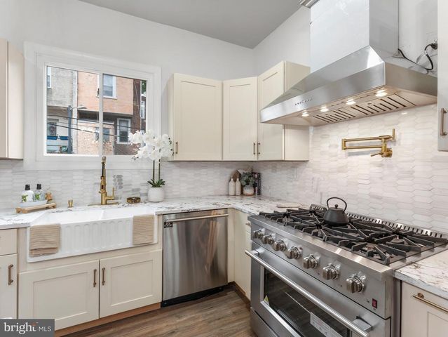 80 W SHARPNACK STREET, Philadelphia, PA 19119