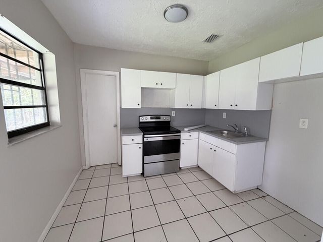 639 SW 3rd Terrace, Homestead, FL 33034