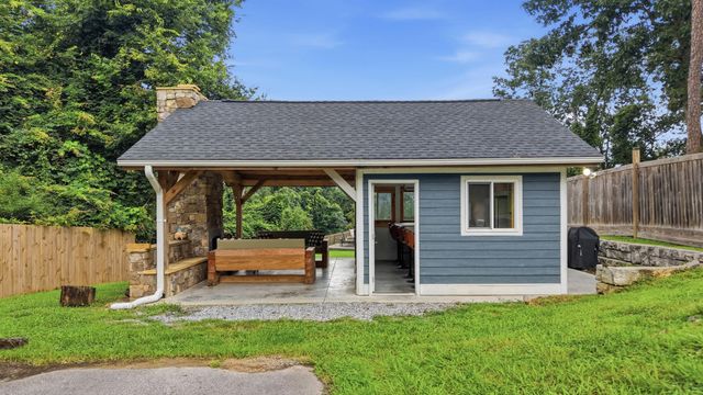 903 S Crest Road, Chattanooga, TN 37404