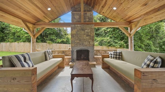 903 S Crest Road, Chattanooga, TN 37404