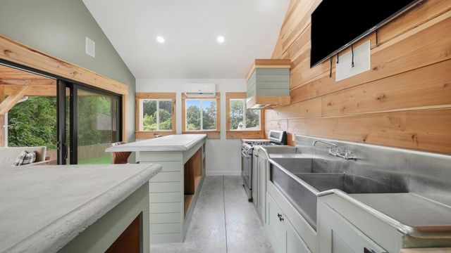 903 S Crest Road, Chattanooga, TN 37404
