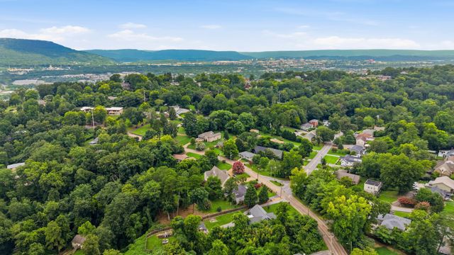 903 S Crest Road, Chattanooga, TN 37404