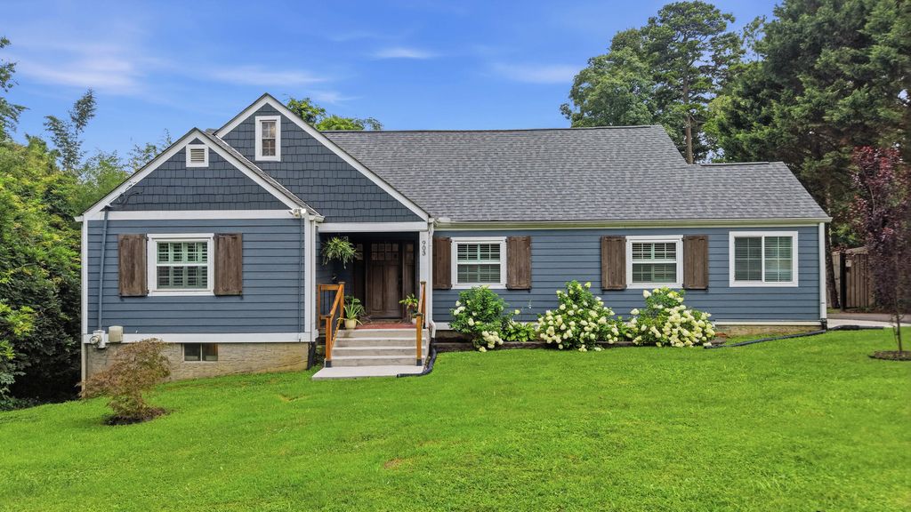 903 S Crest Road, Chattanooga, TN 37404