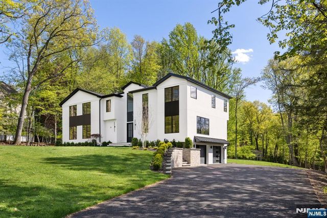 36 Hampshire Hill Road, Upper Saddle River, NJ 07458
