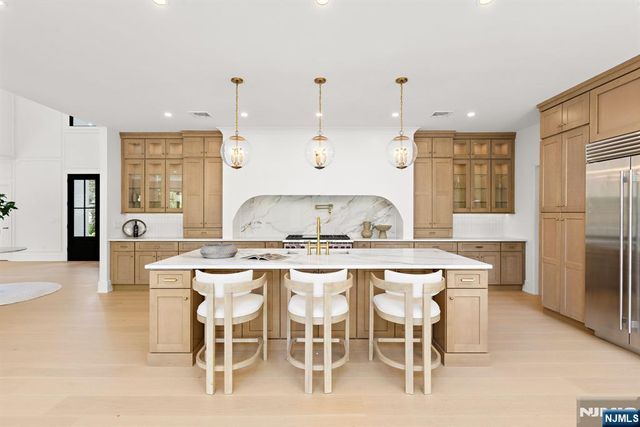 36 Hampshire Hill Road, Upper Saddle River, NJ 07458