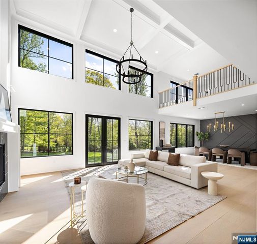 36 Hampshire Hill Road, Upper Saddle River, NJ 07458