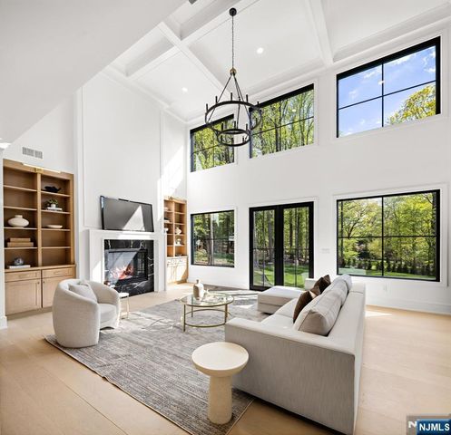 36 Hampshire Hill Road, Upper Saddle River, NJ 07458