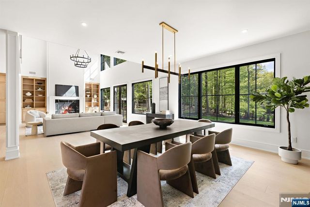 36 Hampshire Hill Road, Upper Saddle River, NJ 07458