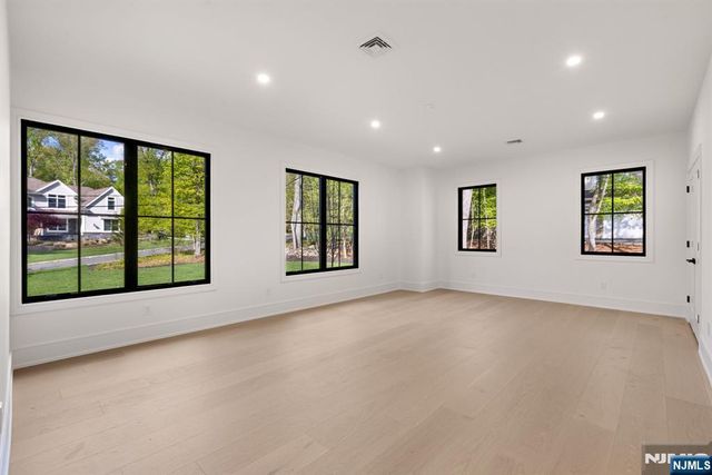 36 Hampshire Hill Road, Upper Saddle River, NJ 07458
