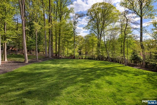 36 Hampshire Hill Road, Upper Saddle River, NJ 07458