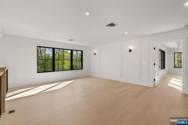36 Hampshire Hill Road, Upper Saddle River, NJ 07458