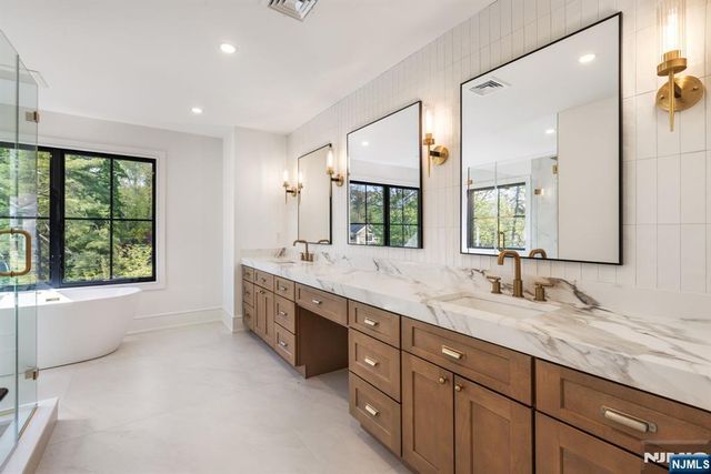 36 Hampshire Hill Road, Upper Saddle River, NJ 07458