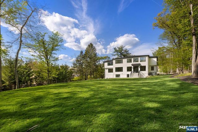36 Hampshire Hill Road, Upper Saddle River, NJ 07458