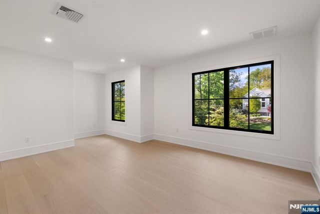 36 Hampshire Hill Road, Upper Saddle River, NJ 07458