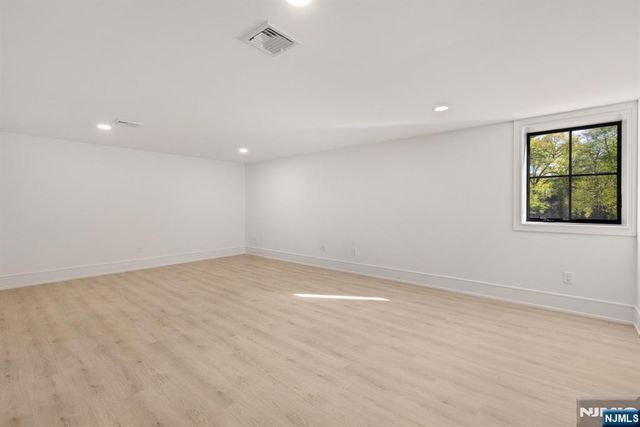 36 Hampshire Hill Road, Upper Saddle River, NJ 07458