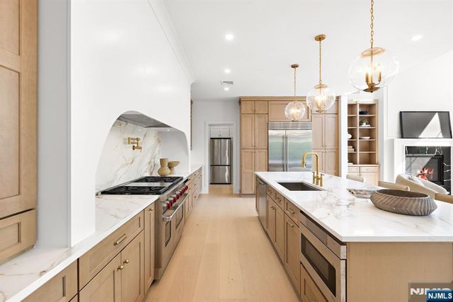 36 Hampshire Hill Road, Upper Saddle River, NJ 07458