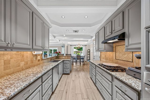 138 Turkey Creek, Shavano Park, TX 78231