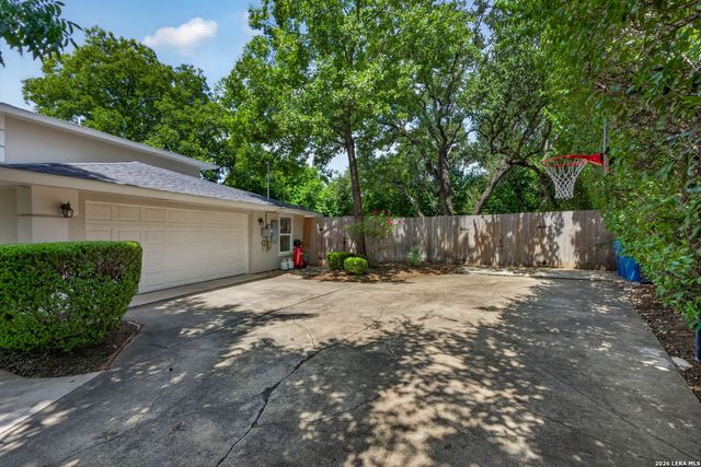 138 Turkey Creek, Shavano Park, TX 78231