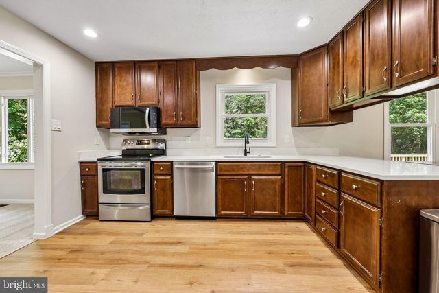 8140 SINCLAIR MILL RD, Manassas, VA 20112
