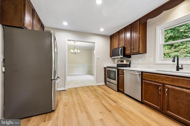 8140 SINCLAIR MILL RD, Manassas, VA 20112