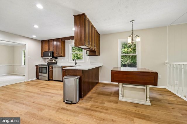 8140 SINCLAIR MILL RD, Manassas, VA 20112