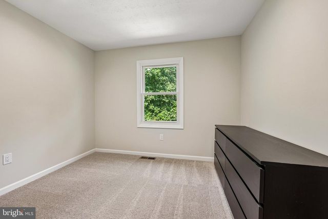 8140 SINCLAIR MILL RD, Manassas, VA 20112