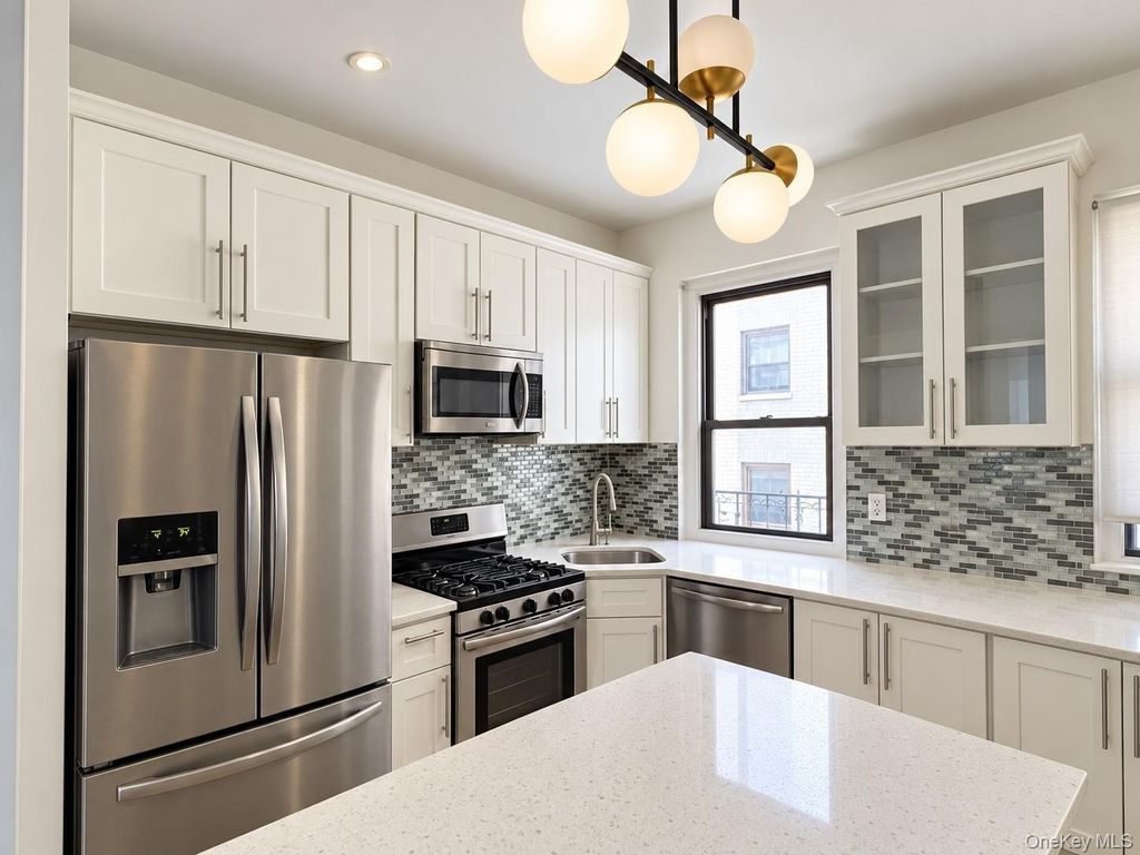 21-68 35 Street 3B, Astoria, NY 11105
