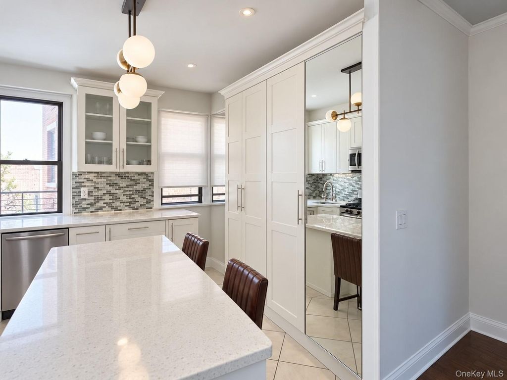 21-68 35 Street 3B, Astoria, NY 11105 — photo 2