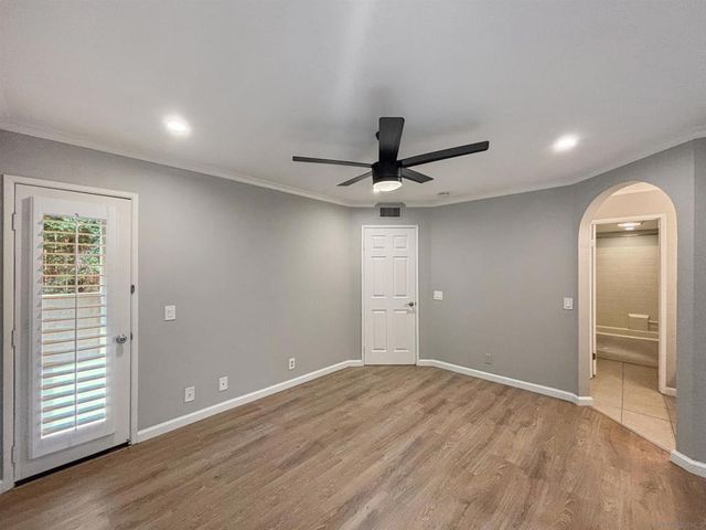 6025 Estelle 4, San Diego, CA 92115