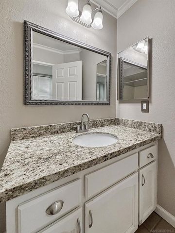 6025 Estelle 4, San Diego, CA 92115