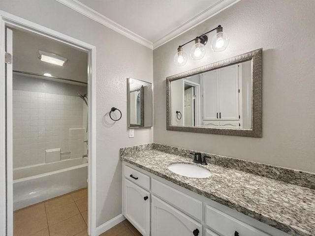 6025 Estelle 4, San Diego, CA 92115