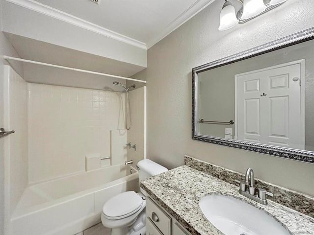 6025 Estelle 4, San Diego, CA 92115