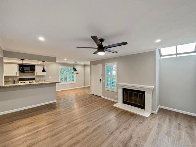 6025 Estelle 4, San Diego, CA 92115