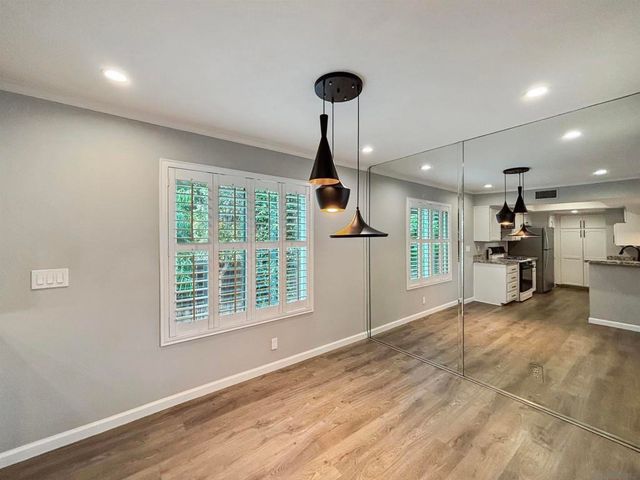 6025 Estelle 4, San Diego, CA 92115