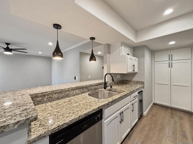 6025 Estelle 4, San Diego, CA 92115