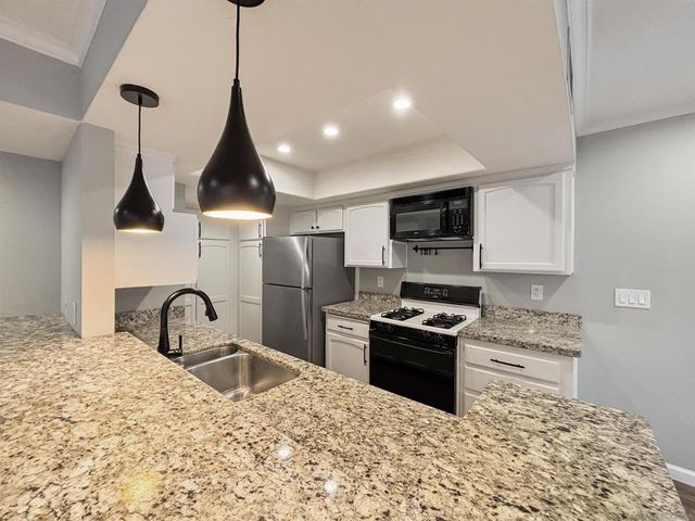 6025 Estelle 4, San Diego, CA 92115