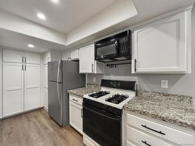 6025 Estelle 4, San Diego, CA 92115