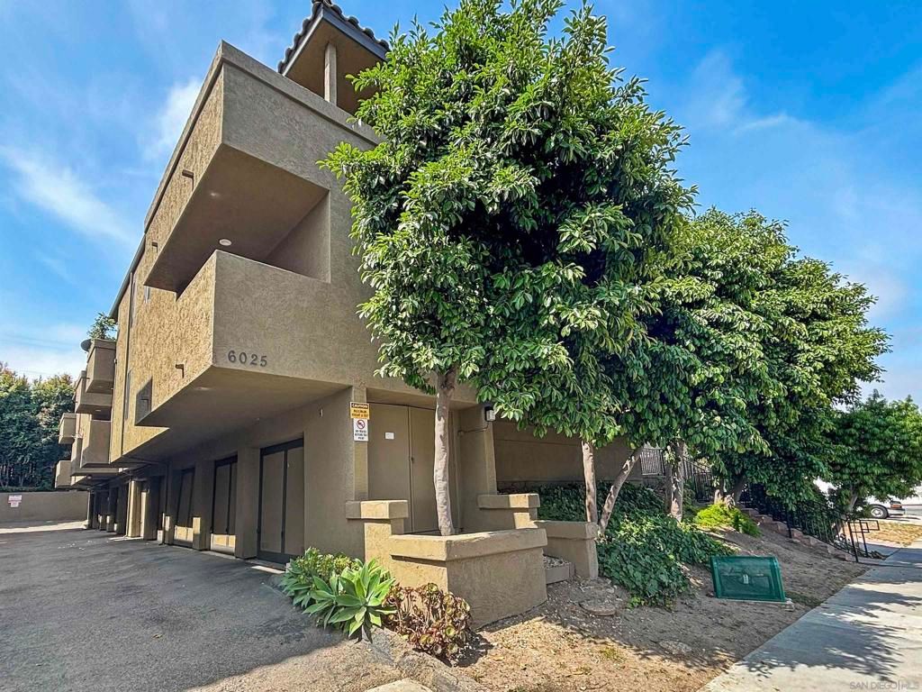 6025 Estelle 4, San Diego, CA 92115