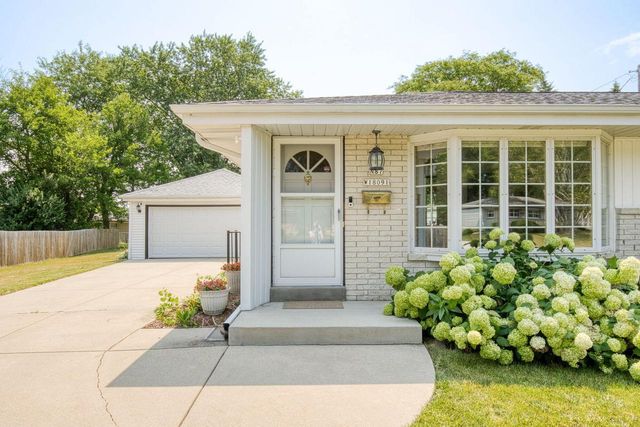 N87W18091 Summit DRIVE, Menomonee Falls, WI 53051