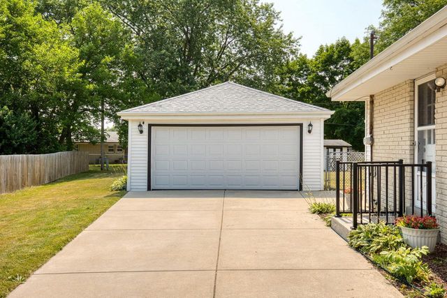 N87W18091 Summit DRIVE, Menomonee Falls, WI 53051