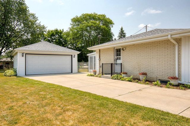 N87W18091 Summit DRIVE, Menomonee Falls, WI 53051