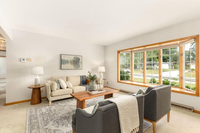 N87W18091 Summit DRIVE, Menomonee Falls, WI 53051