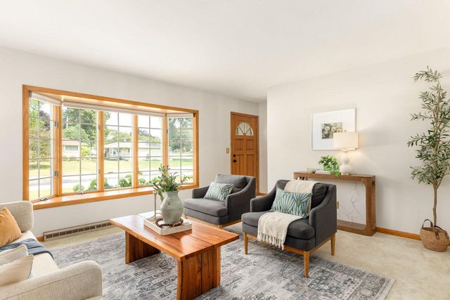 N87W18091 Summit DRIVE, Menomonee Falls, WI 53051