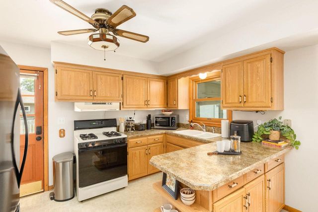 N87W18091 Summit DRIVE, Menomonee Falls, WI 53051