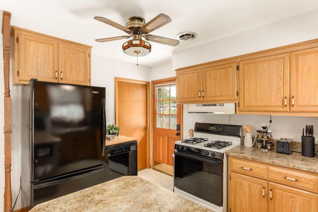 N87W18091 Summit DRIVE, Menomonee Falls, WI 53051