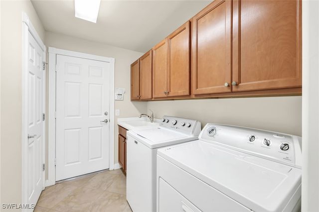 8379 Karina CT, Naples, FL 34114