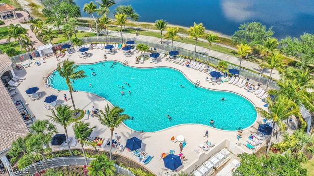 8379 Karina CT, Naples, FL 34114