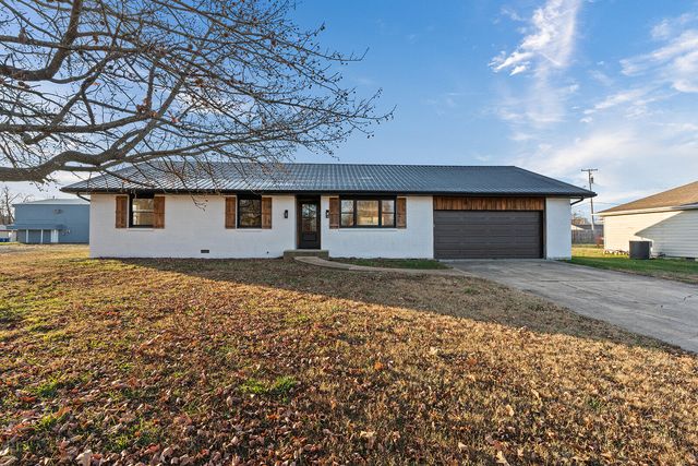 714 E Buffalo Street, Bolivar, MO 65613