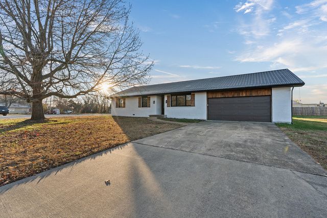 714 E Buffalo Street, Bolivar, MO 65613